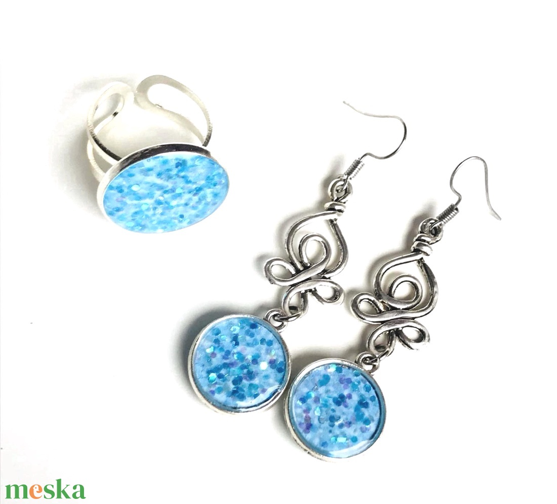 Csillogós lógós fülbevaló - ékszer - ékszerszett - Meska.hu