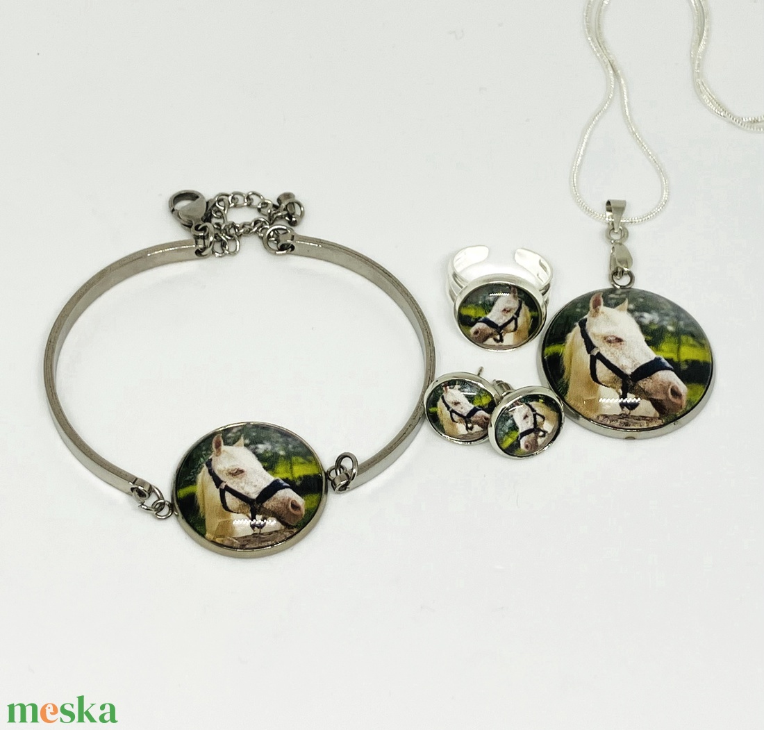 Saját fotós, lovas cabochon, üveglencsés füli, medál és karperec - ékszer - ékszerszett - Meska.hu