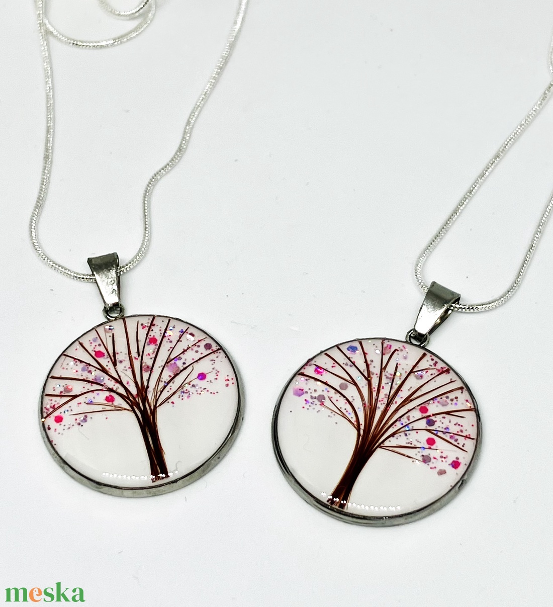 Babahajas kulcstartó fa motívummal - ékszer - nyaklánc - monogram & névnyaklánc - Meska.hu