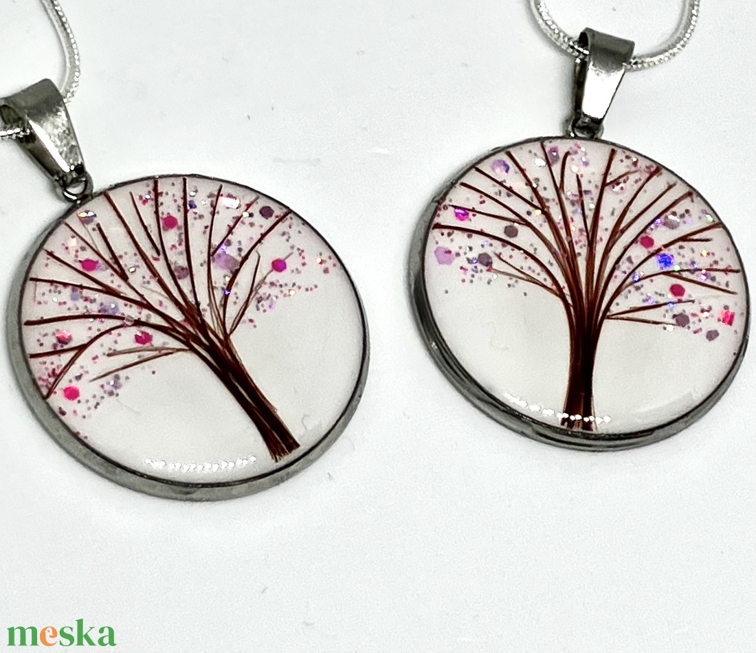 Babahajas kulcstartó fa motívummal - ékszer - nyaklánc - monogram & névnyaklánc - Meska.hu