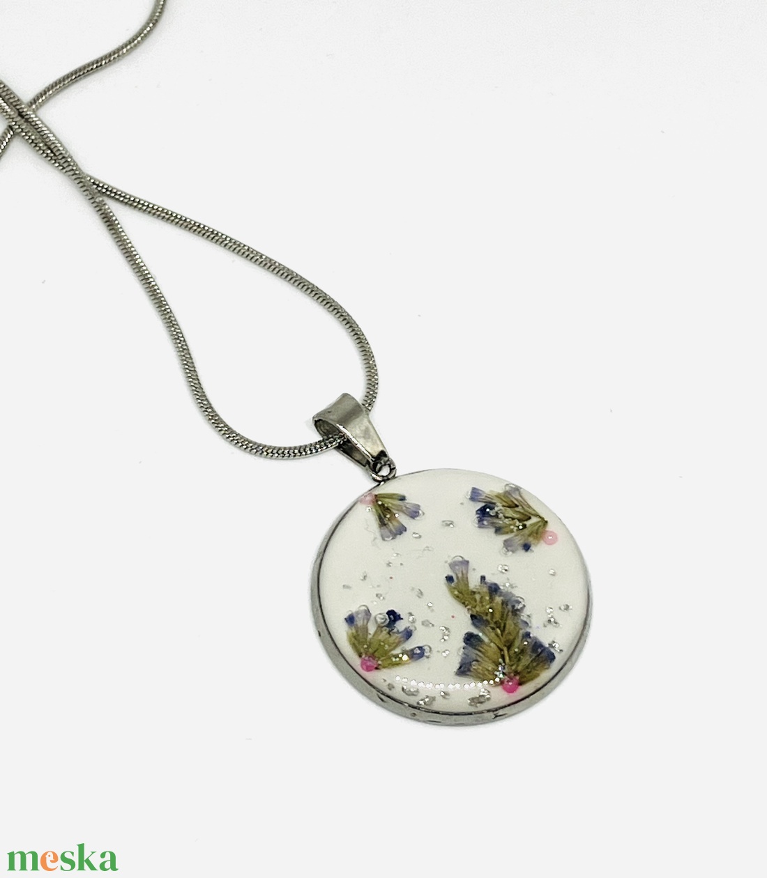 Esküvői virágokból emlékőr medál - ékszer - nyaklánc - medálos nyaklánc - Meska.hu