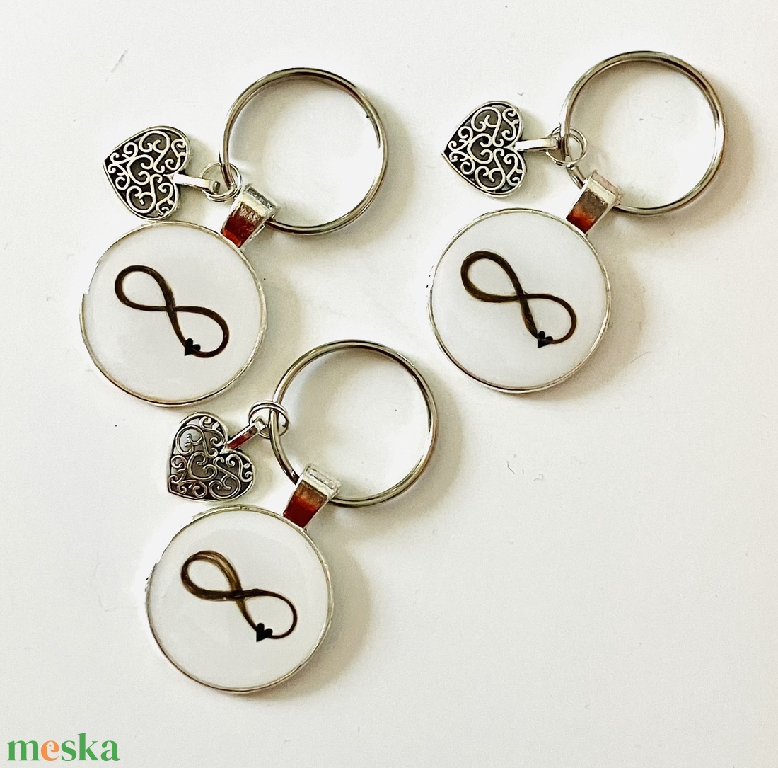 Hajjal készült végtelen jel kicsi szívvel - táska & tok - kulcstartó & táskadísz - kulcstartó - Meska.hu