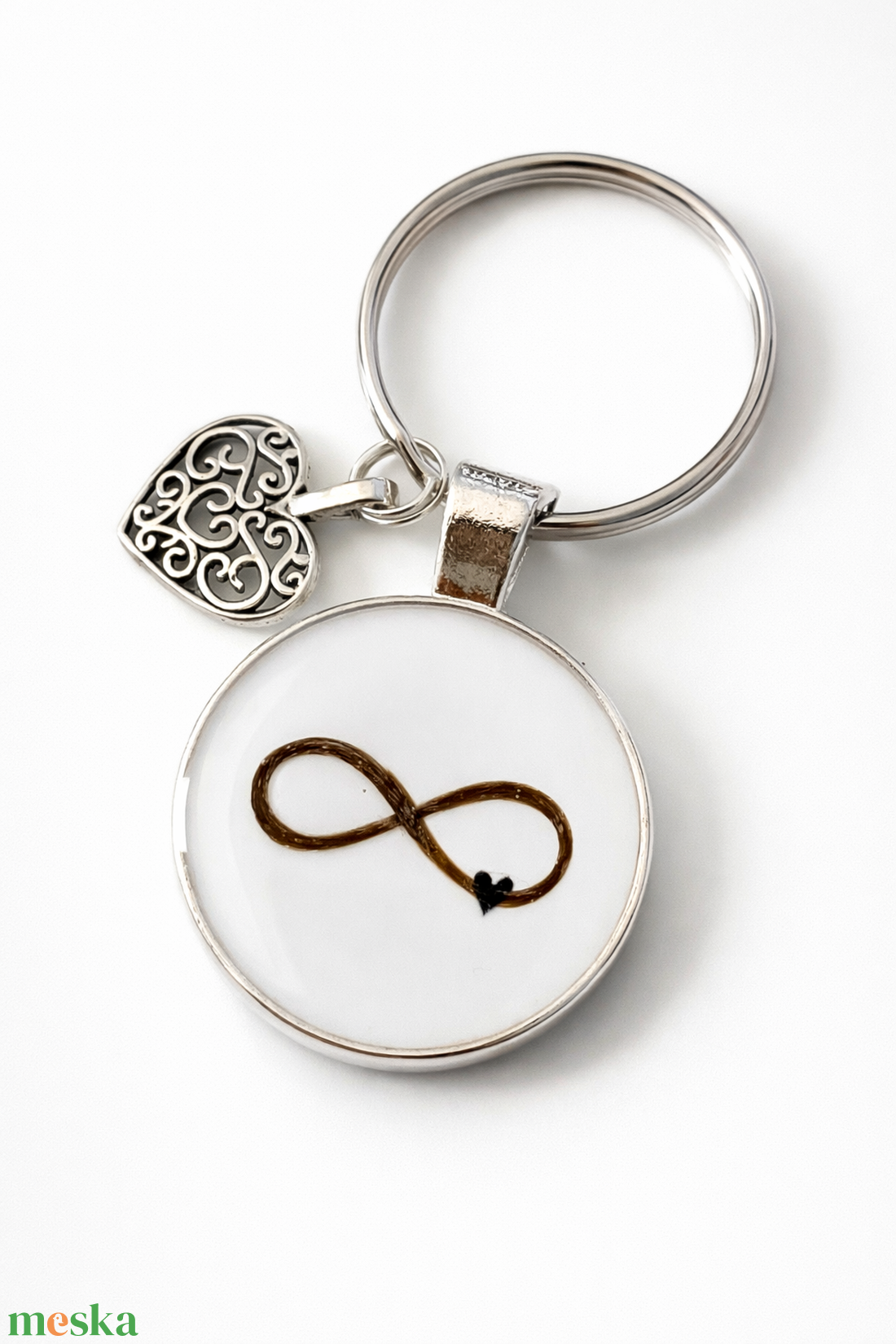 Hajjal készült végtelen jel kicsi szívvel - táska & tok - kulcstartó & táskadísz - kulcstartó - Meska.hu