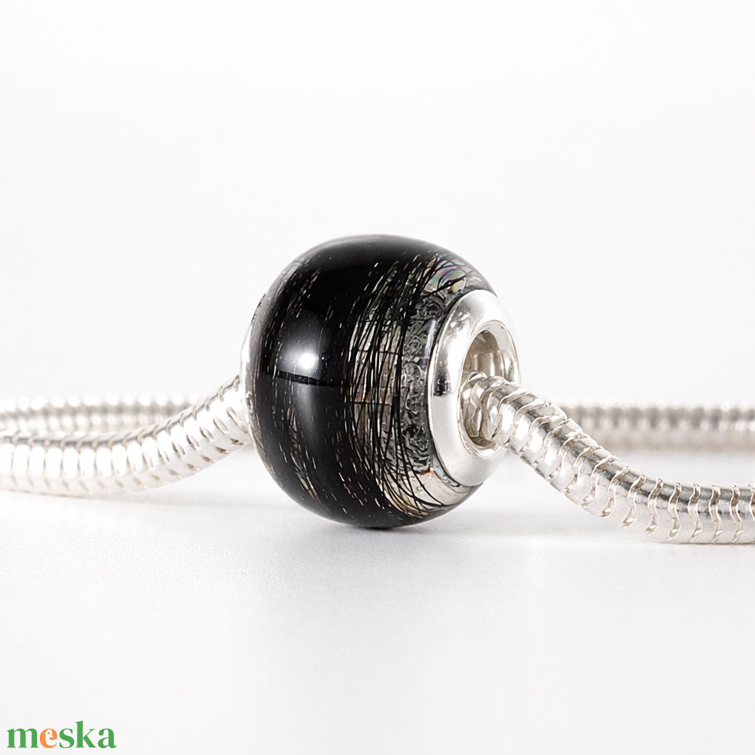 Pandora tipusú gyöngy, Babahajas,  hajtincses emlékőr  - ékszer - nyaklánc - medálos nyaklánc - Meska.hu