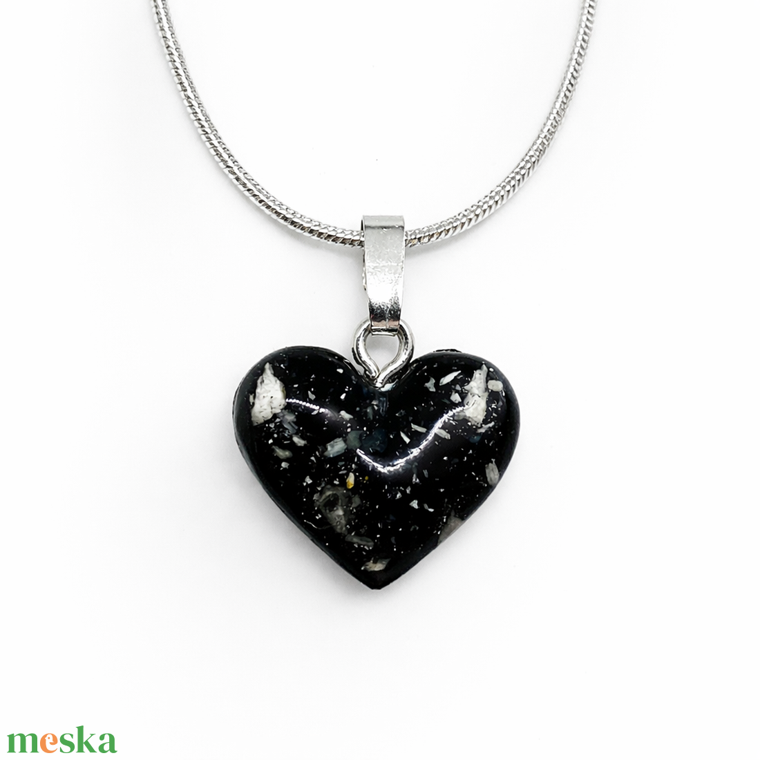 Hamvakkal készült kegyeleti medál, kegyeleti ékszer - ékszer - nyaklánc - medálos nyaklánc - Meska.hu