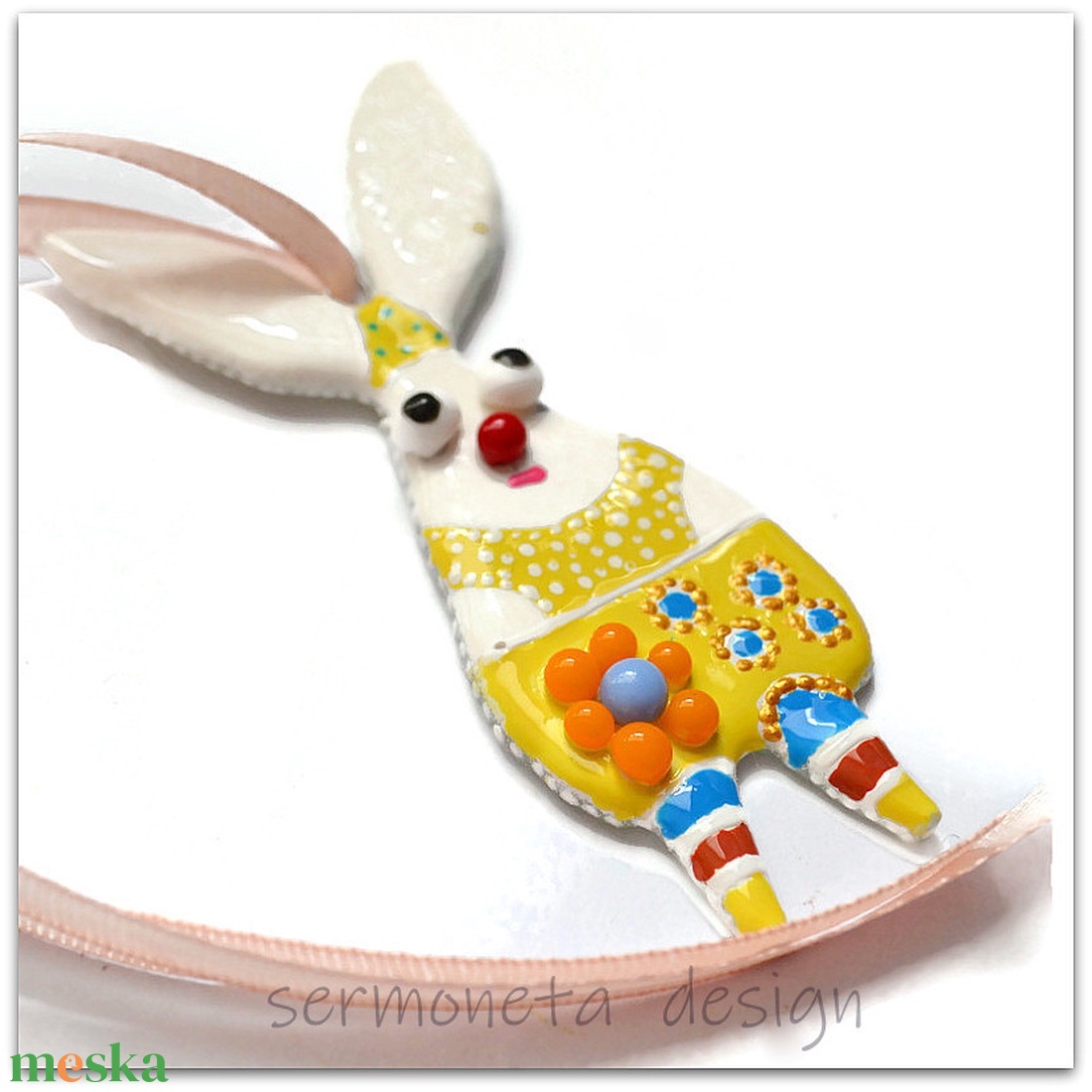 Bohókás nagyfülű nyúl olvasztott üvegből, húsvéti dísz, szalaggal felakasztható dísz - ünnepi díszek, dekorációk - húsvéti díszek és dekorációk - húsvéti tojásfadíszek - Meska.hu