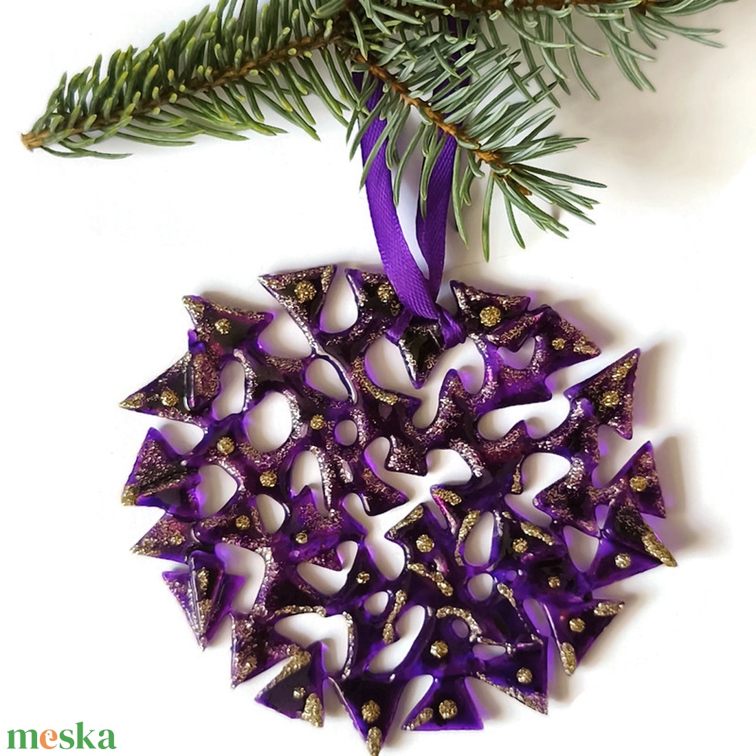 Lila áttört üveg karácsonyfadísz arany díszítéssel - karácsony - karácsonyi lakásdekoráció - karácsonyfadíszek - Meska.hu Lila áttört üveg karácsonyfadísz arany díszítéssel - karácsony - karácsonyi lakásdekoráció - karácsonyfadíszek - Meska.hu