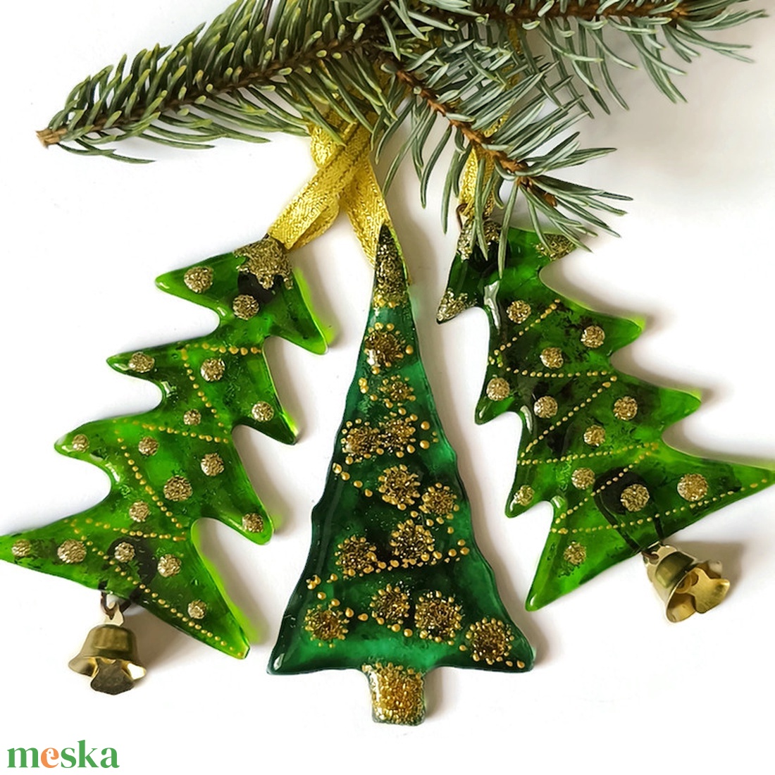 Üveg fenyőfák, karácsonyfadísz arany díszítéssel - karácsony - karácsonyi lakásdekoráció - karácsonyfadíszek - Meska.hu Üveg fenyőfák, karácsonyfadísz arany díszítéssel - karácsony - karácsonyi lakásdekoráció - karácsonyfadíszek - Meska.hu
