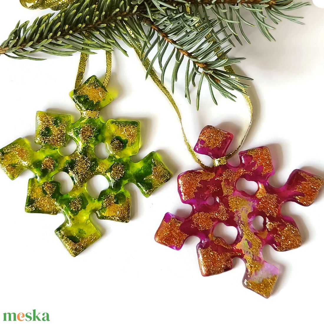 Üveg hókristály, karácsonyfadÍsz arany díszítéssel - karácsony - karácsonyi lakásdekoráció - karácsonyfadíszek - Meska.hu Üveg hókristály, karácsonyfadÍsz arany díszítéssel - karácsony - karácsonyi lakásdekoráció - karácsonyfadíszek - Meska.hu