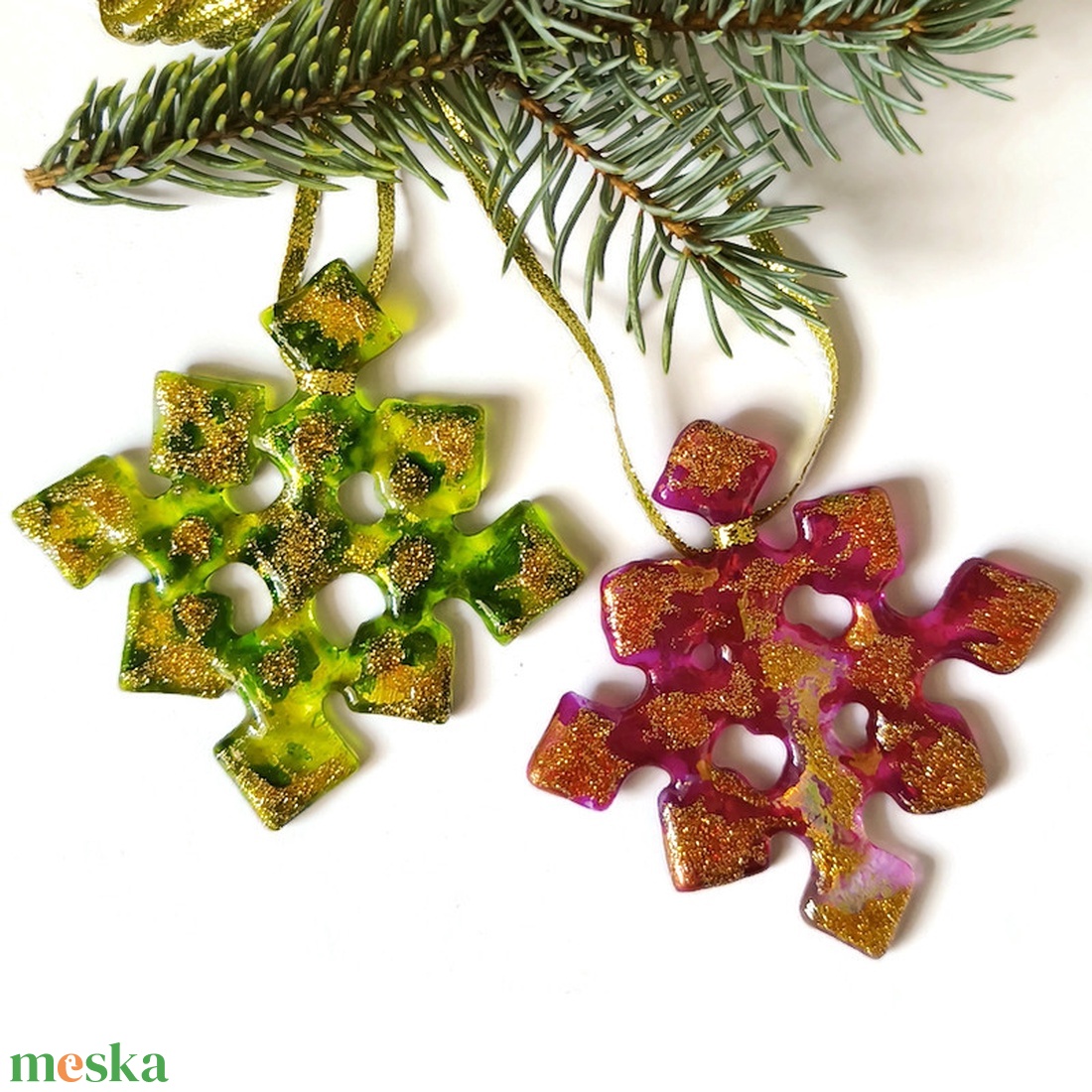 Üveg hókristály, karácsonyfadÍsz arany díszítéssel - karácsony - karácsonyi lakásdekoráció - karácsonyfadíszek - Meska.hu Üveg hókristály, karácsonyfadÍsz arany díszítéssel - karácsony - karácsonyi lakásdekoráció - karácsonyfadíszek - Meska.hu