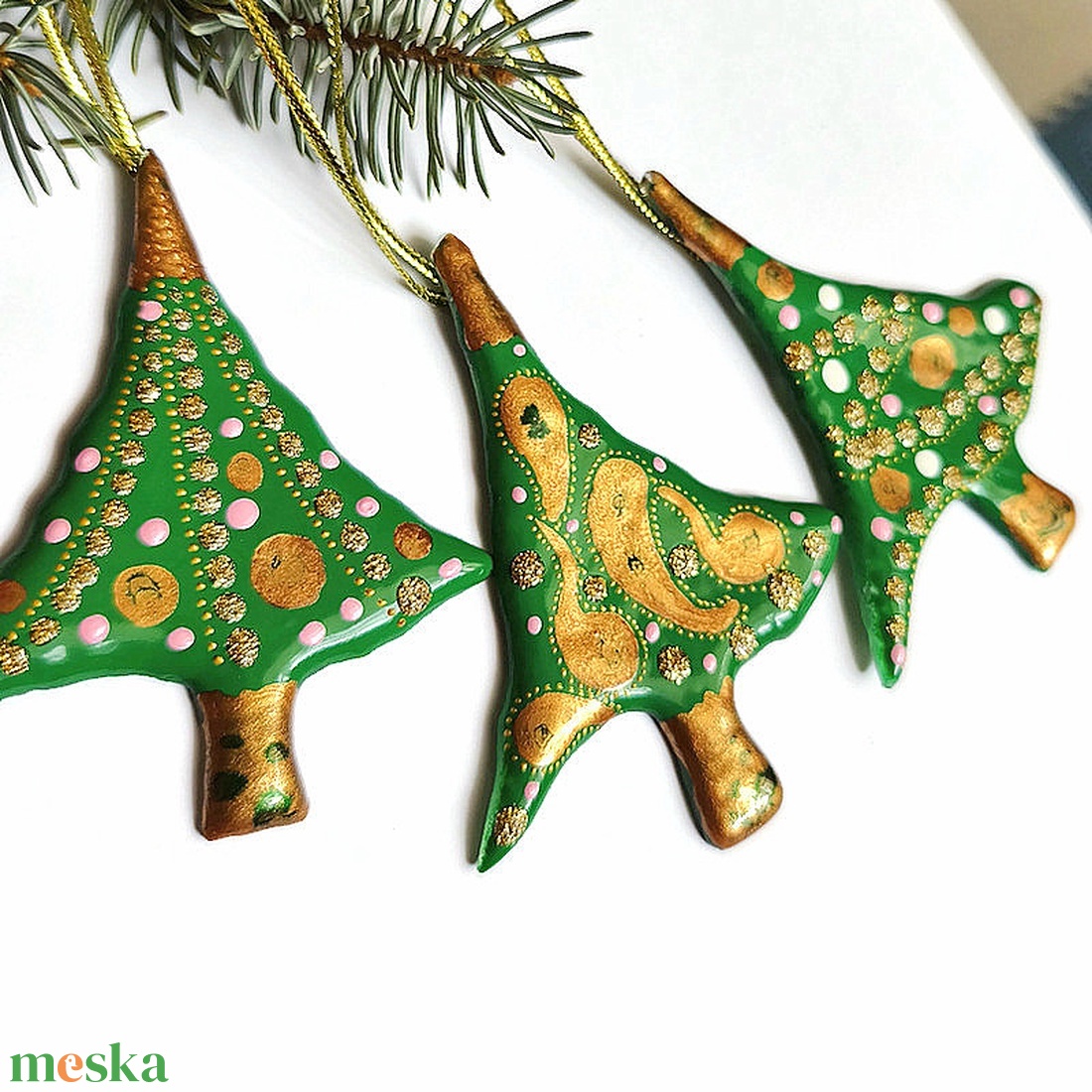 Keleties fenyőfák, arannyal díszített üveg  karácsonyfadíszek - karácsony - karácsonyi lakásdekoráció - karácsonyfadíszek - Meska.hu