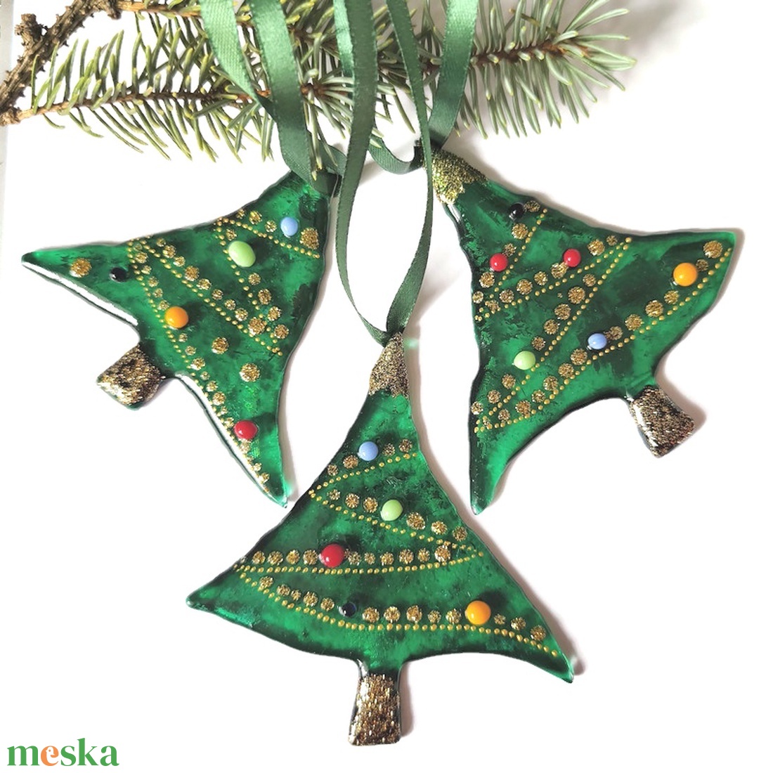   Egyedi, vidám karácsonyfadísz arany festéssel és színes üveggyöngyökkel ,zöld szalagon - karácsony - karácsonyi lakásdekoráció - karácsonyfadíszek - Meska.hu