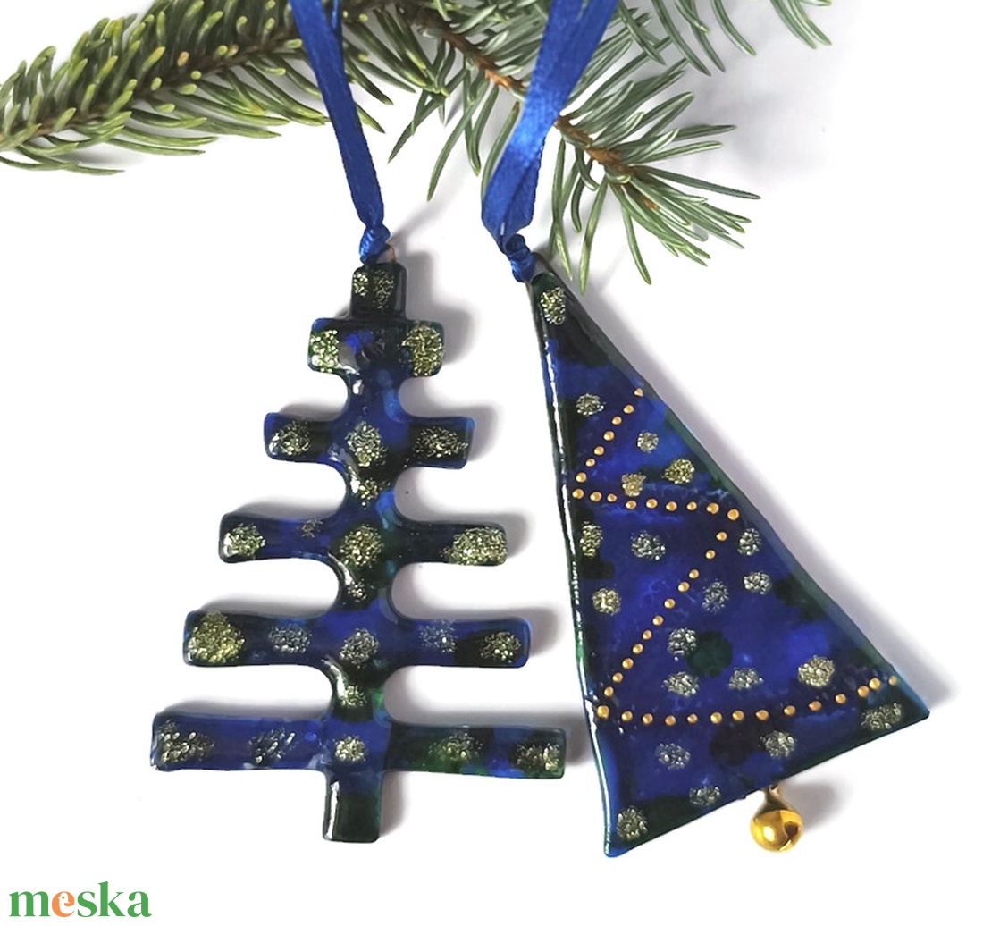 Kék fenyőfák, üveg karácsonyfadísz arany díszítéssel - karácsony - karácsonyi lakásdekoráció - karácsonyfadíszek - Meska.hu