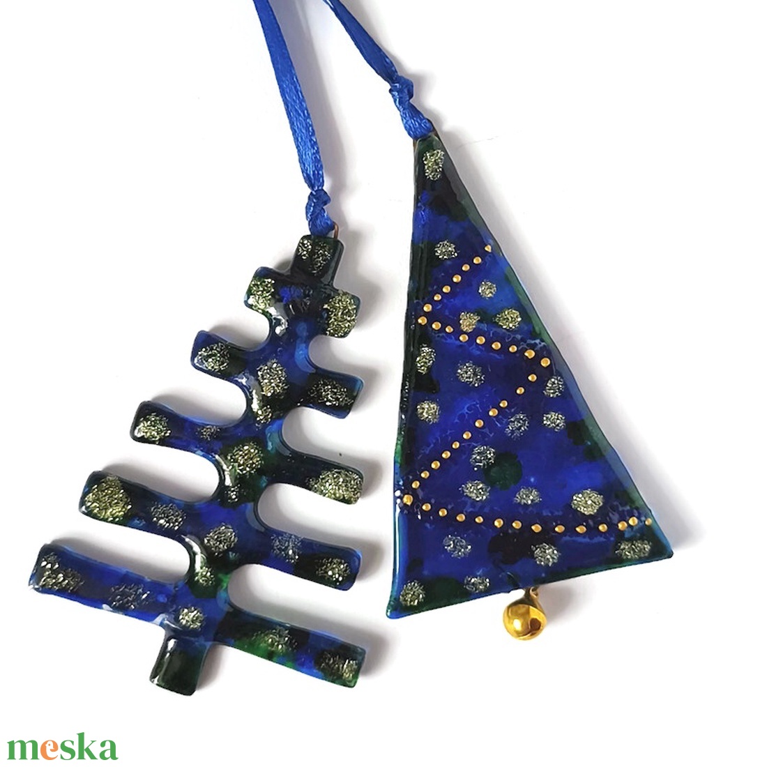 Kék fenyőfák, üveg karácsonyfadísz arany díszítéssel - karácsony - karácsonyi lakásdekoráció - karácsonyfadíszek - Meska.hu
