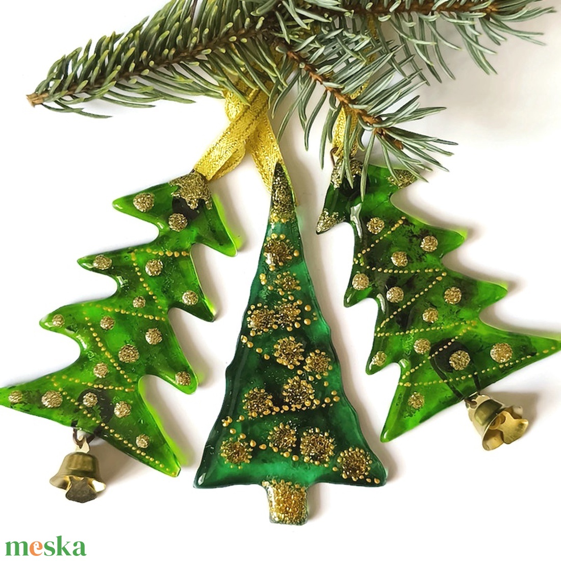 Üveg fenyőfák, karácsonyfadísz arany díszítéssel - karácsony - karácsonyi lakásdekoráció - karácsonyfadíszek - Meska.hu
