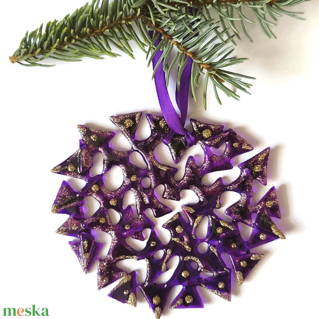 Lila  áttört üveg karácsonyfadísz arany díszítéssel - karácsony - karácsonyi lakásdekoráció - karácsonyfadíszek - Meska.hu