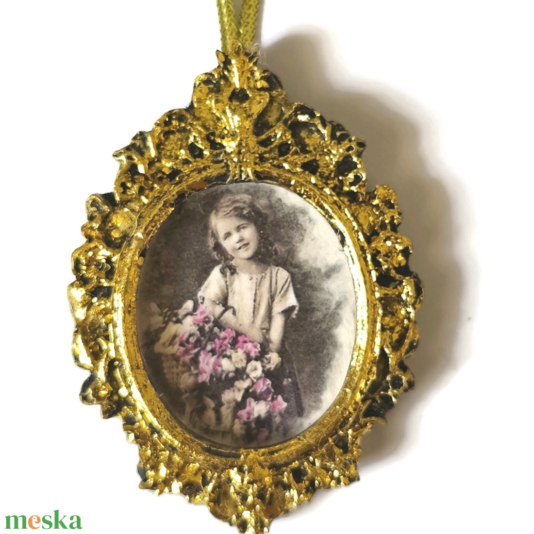 Barokk stílusú karácsonyfadísz lány portréval, öntött  kerámia - karácsony - karácsonyi lakásdekoráció - karácsonyfadíszek - Meska.hu