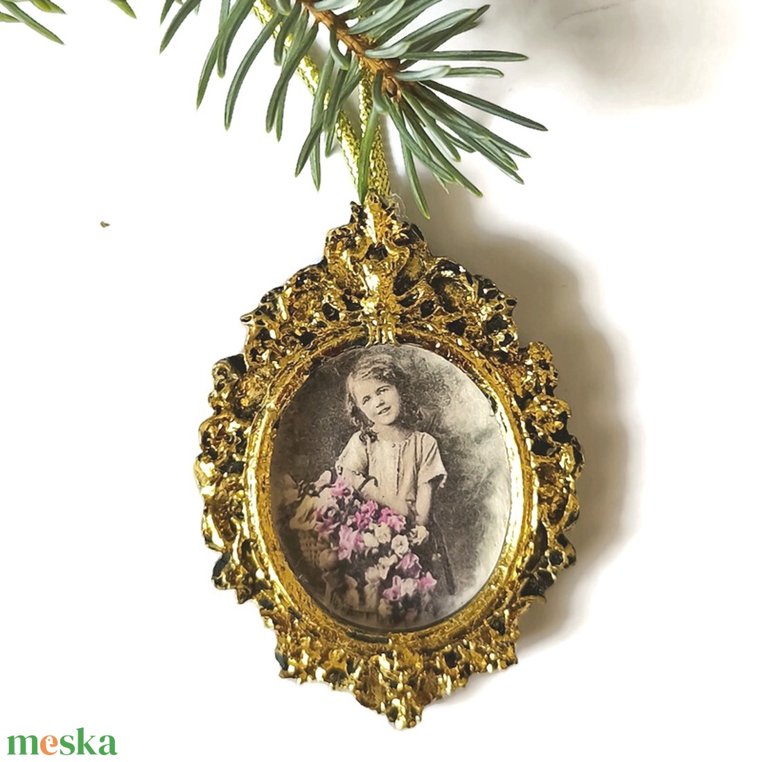 Barokk stílusú karácsonyfadísz lány portréval, öntött  kerámia - karácsony - karácsonyi lakásdekoráció - karácsonyfadíszek - Meska.hu