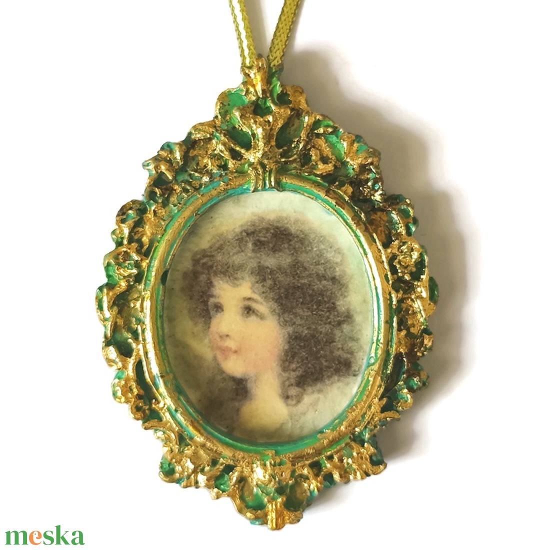 Barokk stílusú karácsonyfadísz angyal portréval, öntött kerámia - karácsony - karácsonyi lakásdekoráció - karácsonyfadíszek - Meska.hu