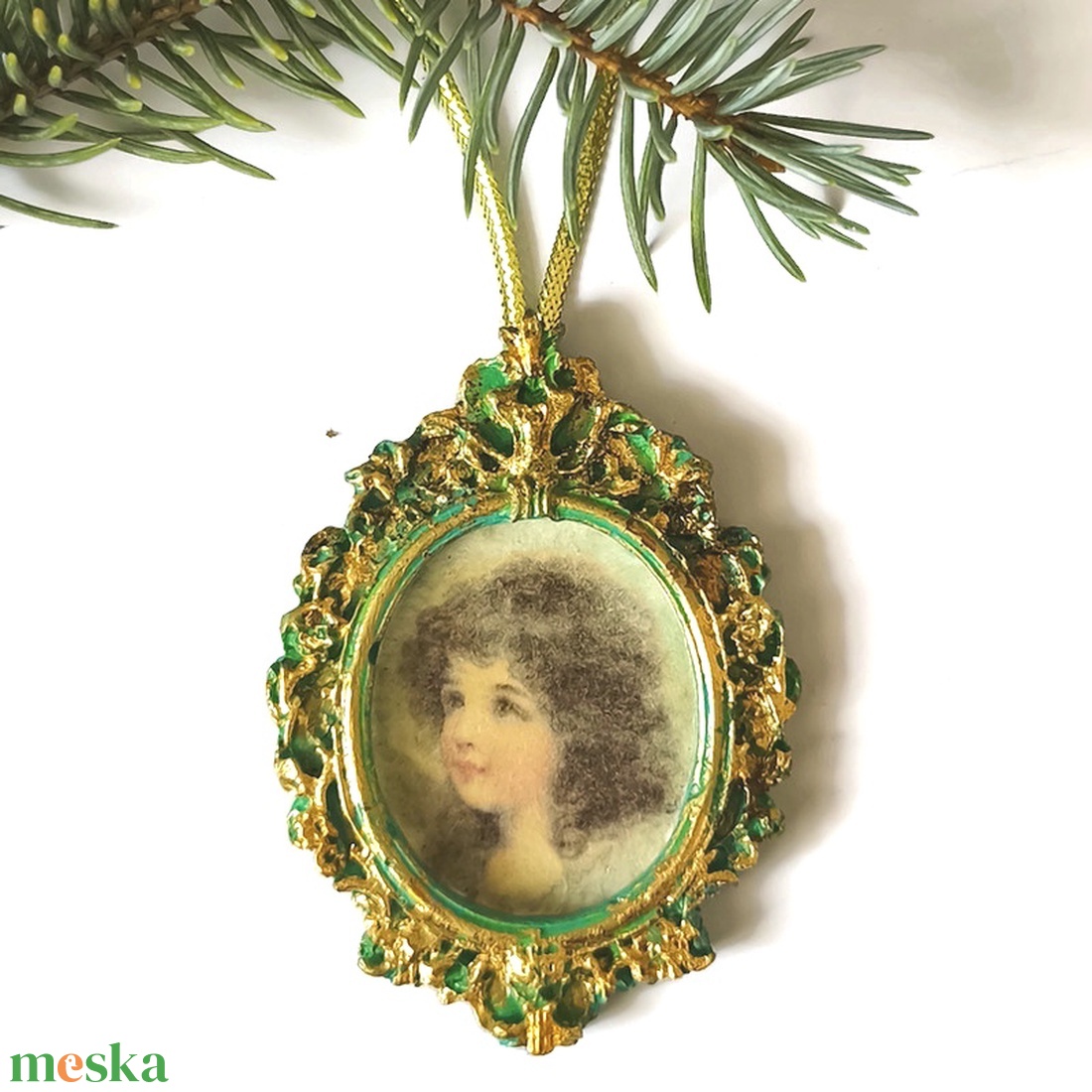 Barokk stílusú karácsonyfadísz angyal portréval, öntött kerámia - karácsony - karácsonyi lakásdekoráció - karácsonyfadíszek - Meska.hu