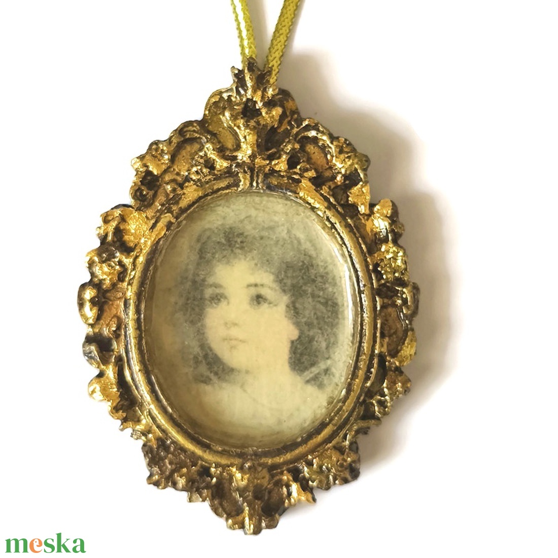 Barokk stílusú karácsonyfadísz angyal portréval, öntött kerámia - karácsony - karácsonyi lakásdekoráció - karácsonyfadíszek - Meska.hu