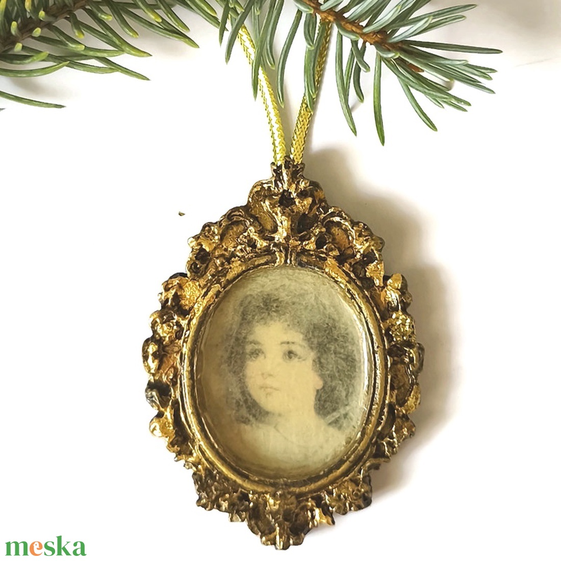 Barokk stílusú karácsonyfadísz angyal portréval, öntött kerámia - karácsony - karácsonyi lakásdekoráció - karácsonyfadíszek - Meska.hu