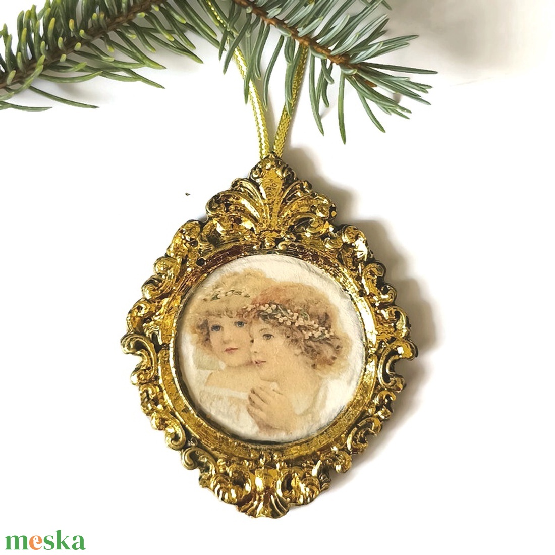 Barokk stílusú karácsonyfadísz angyal portréval, öntött kerámia - karácsony - karácsonyi lakásdekoráció - karácsonyfadíszek - Meska.hu