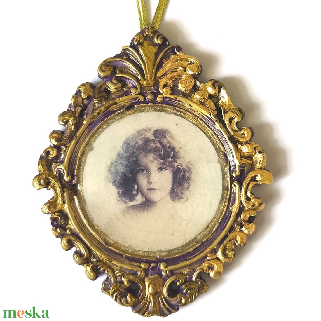 Barokk stílusú karácsonyfadísz leány portréval, öntött kerámia - karácsony - karácsonyi lakásdekoráció - karácsonyfadíszek - Meska.hu