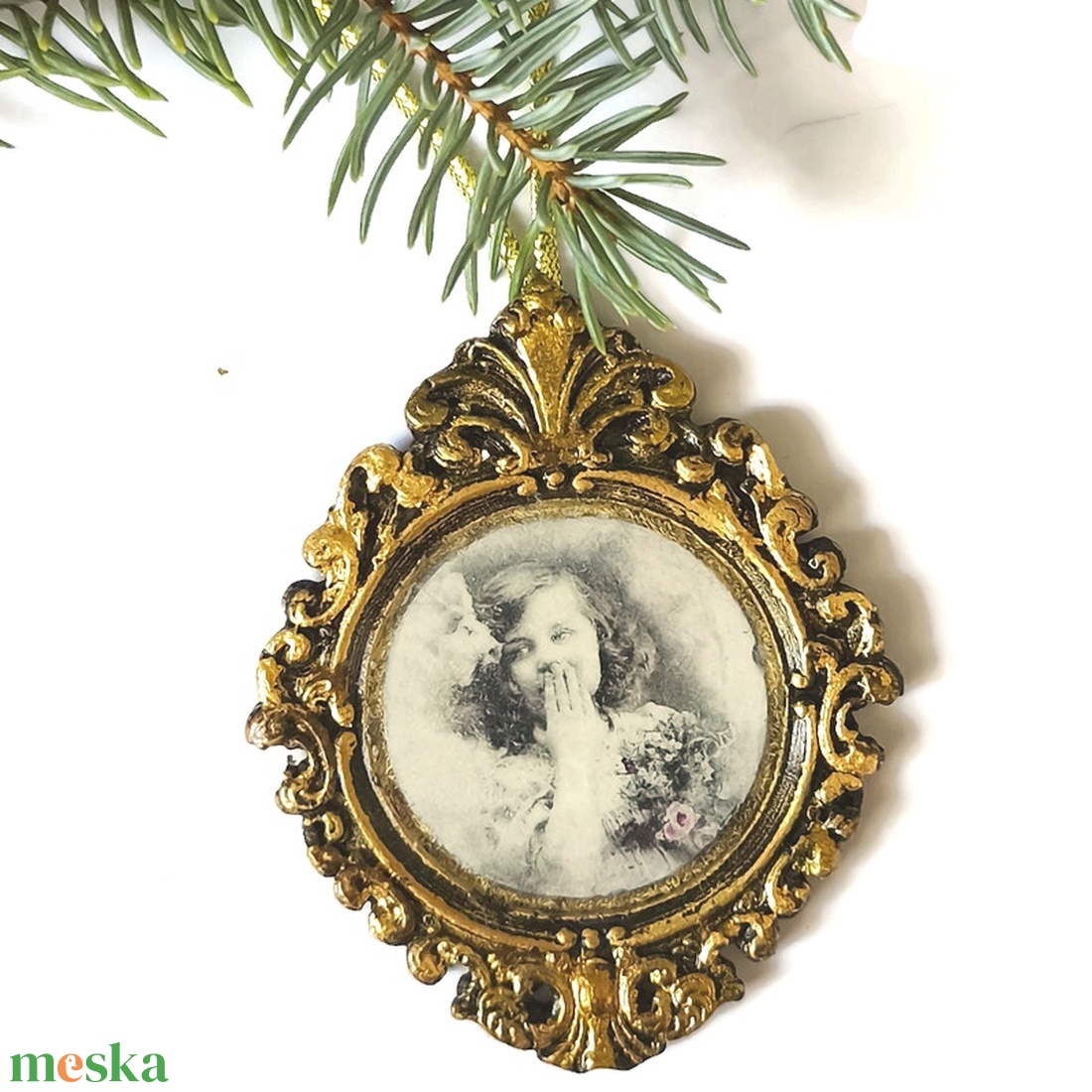 Barokk stílusú karácsonyfadísz leány portréval, öntött kerámia - karácsony - karácsonyi lakásdekoráció - karácsonyfadíszek - Meska.hu