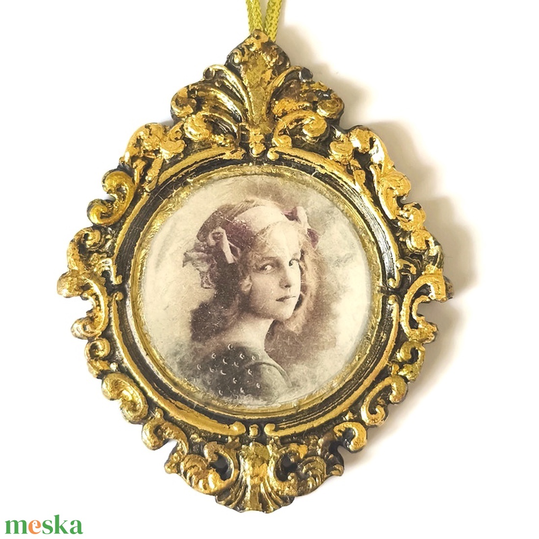 Barokk stílusú karácsonyfadísz leány portréval, öntött kerámia - karácsony - karácsonyi lakásdekoráció - karácsonyfadíszek - Meska.hu