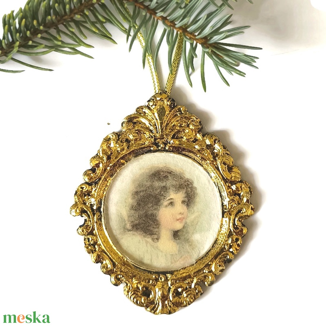Barokk stílusú karácsonyfadísz angyal portréval, öntött kerámia - karácsony - karácsonyi lakásdekoráció - karácsonyfadíszek - Meska.hu