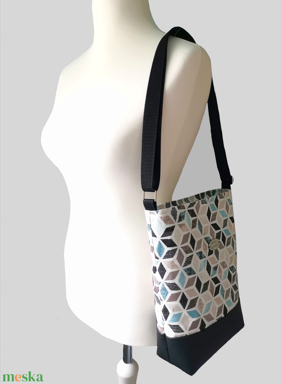 Geometriai mintás Női nagy táska - Kék, szürke és fekete színben  - táska & tok - kézitáska & válltáska - válltáska - Meska.hu
