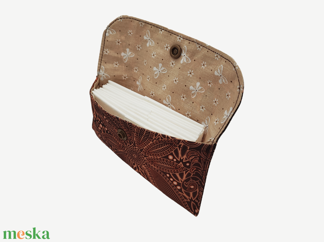 Elegáns barna Papírzsebkendő tartó - Patentos zsebkendőtartó - táska & tok - pénztárca & más tok - zsebkendőtartó tok - Meska.hu Elegáns barna Papírzsebkendő tartó - Patentos zsebkendőtartó - táska & tok - pénztárca & más tok - zsebkendőtartó tok - Meska.hu