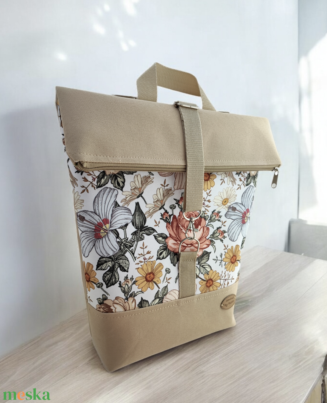 Bézs virágos Roll Top Vízálló Hátizsák / Hátitáska - Több méret - táska & tok - hátizsák - roll top hátizsák - Meska.hu
