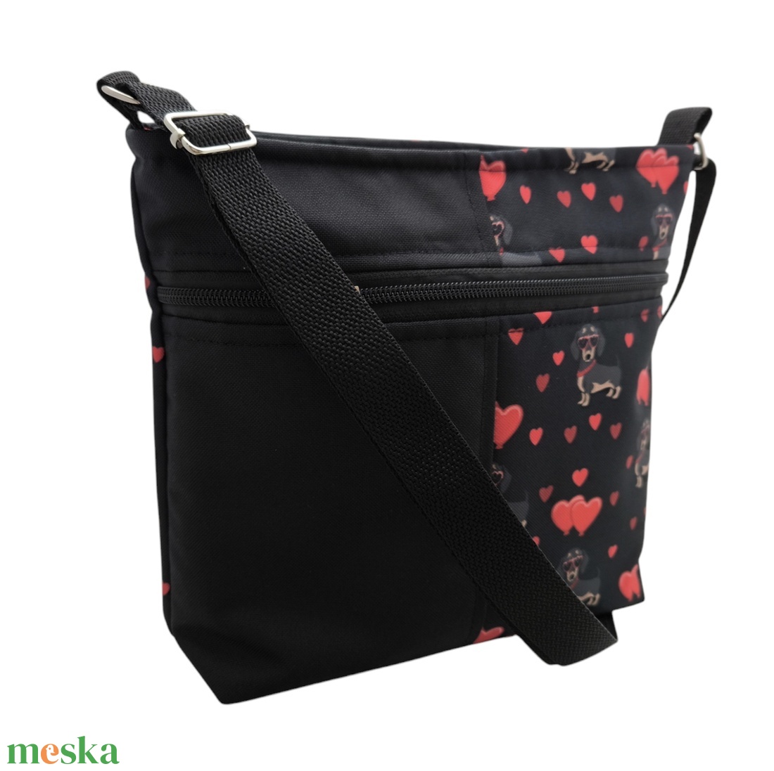 Szerelmes tacskó mintás crossbody - Fekete és szívecskés - táska & tok - kézitáska & válltáska - válltáska - Meska.hu Szerelmes tacskó mintás crossbody - Fekete és szívecskés - táska & tok - kézitáska & válltáska - válltáska - Meska.hu