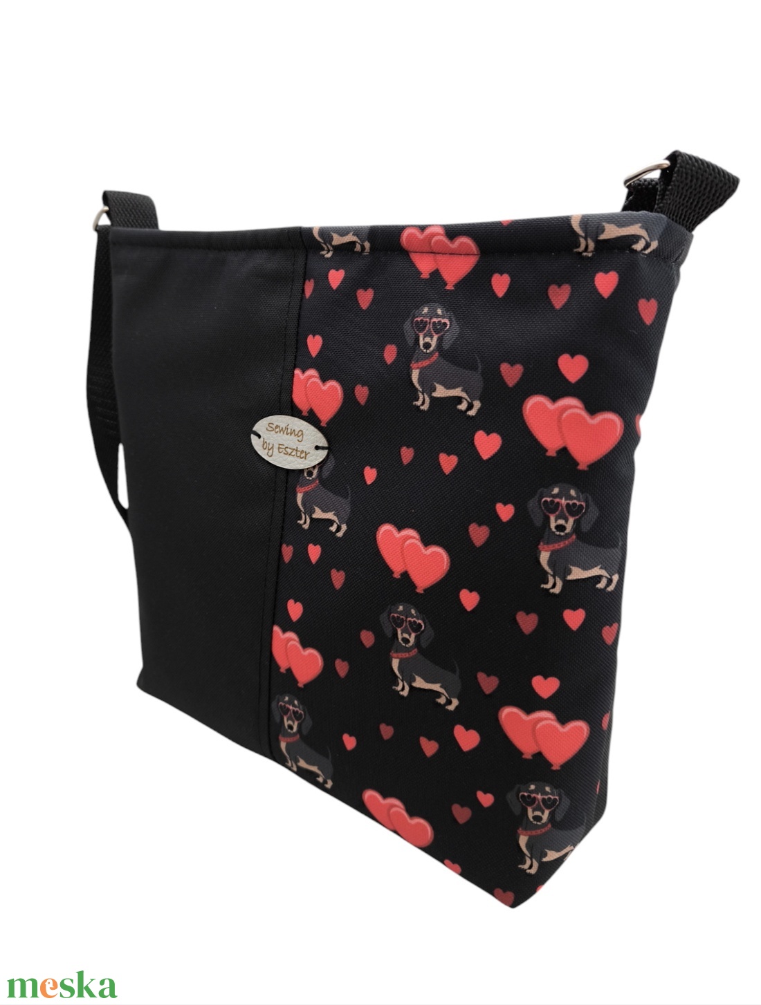 Szerelmes tacskó mintás crossbody - Fekete és szívecskés - táska & tok - kézitáska & válltáska - válltáska - Meska.hu Szerelmes tacskó mintás crossbody - Fekete és szívecskés - táska & tok - kézitáska & válltáska - válltáska - Meska.hu