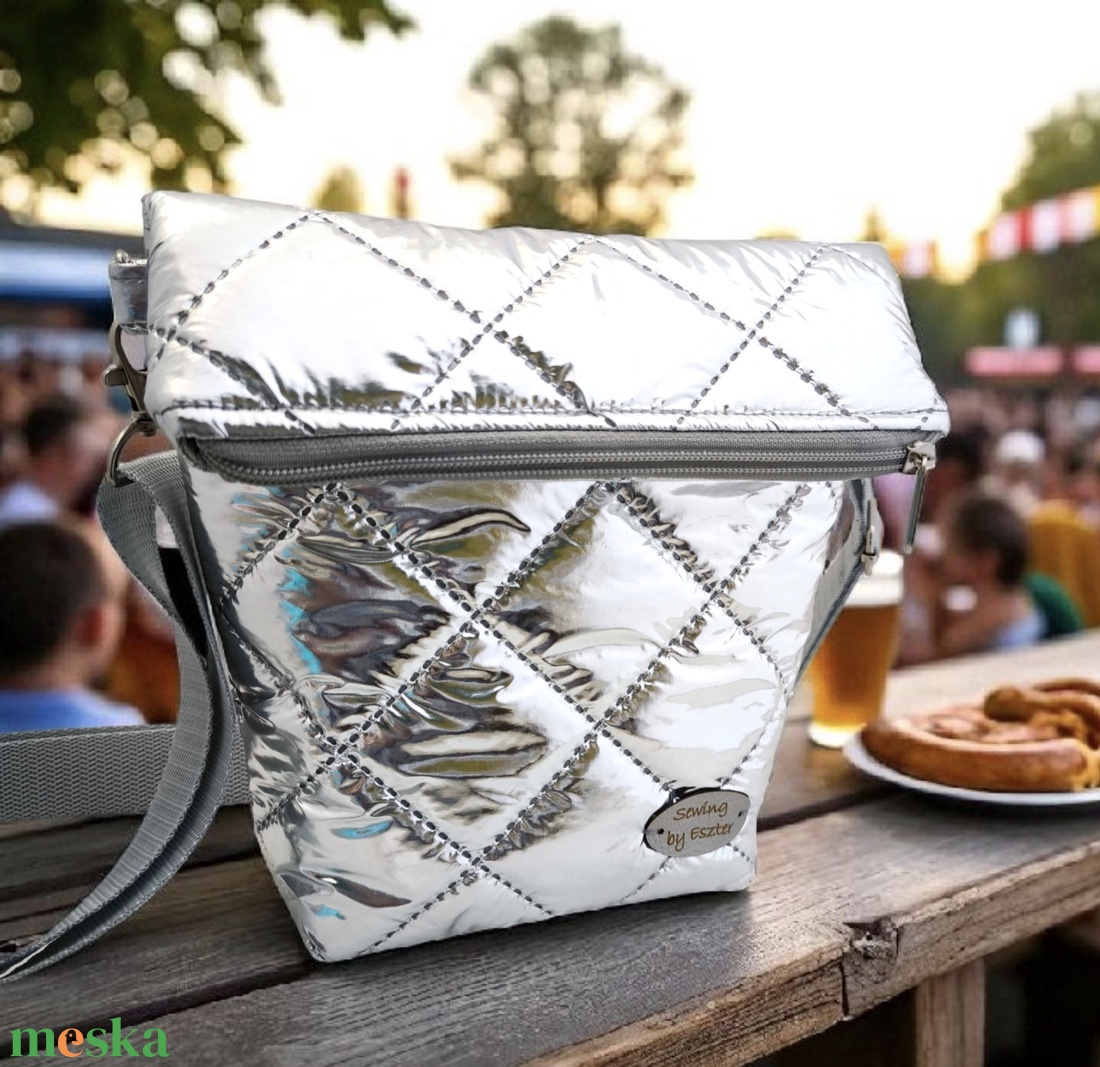 Ezüst fesztivál Roll Top crossbody / Mobiltelefon táska / Mobiltáska / Fesztivál táska - táska & tok - pénztárca & más tok - telefontok - Meska.hu Ezüst fesztivál Roll Top crossbody / Mobiltelefon táska / Mobiltáska / Fesztivál táska - táska & tok - pénztárca & más tok - telefontok - Meska.hu