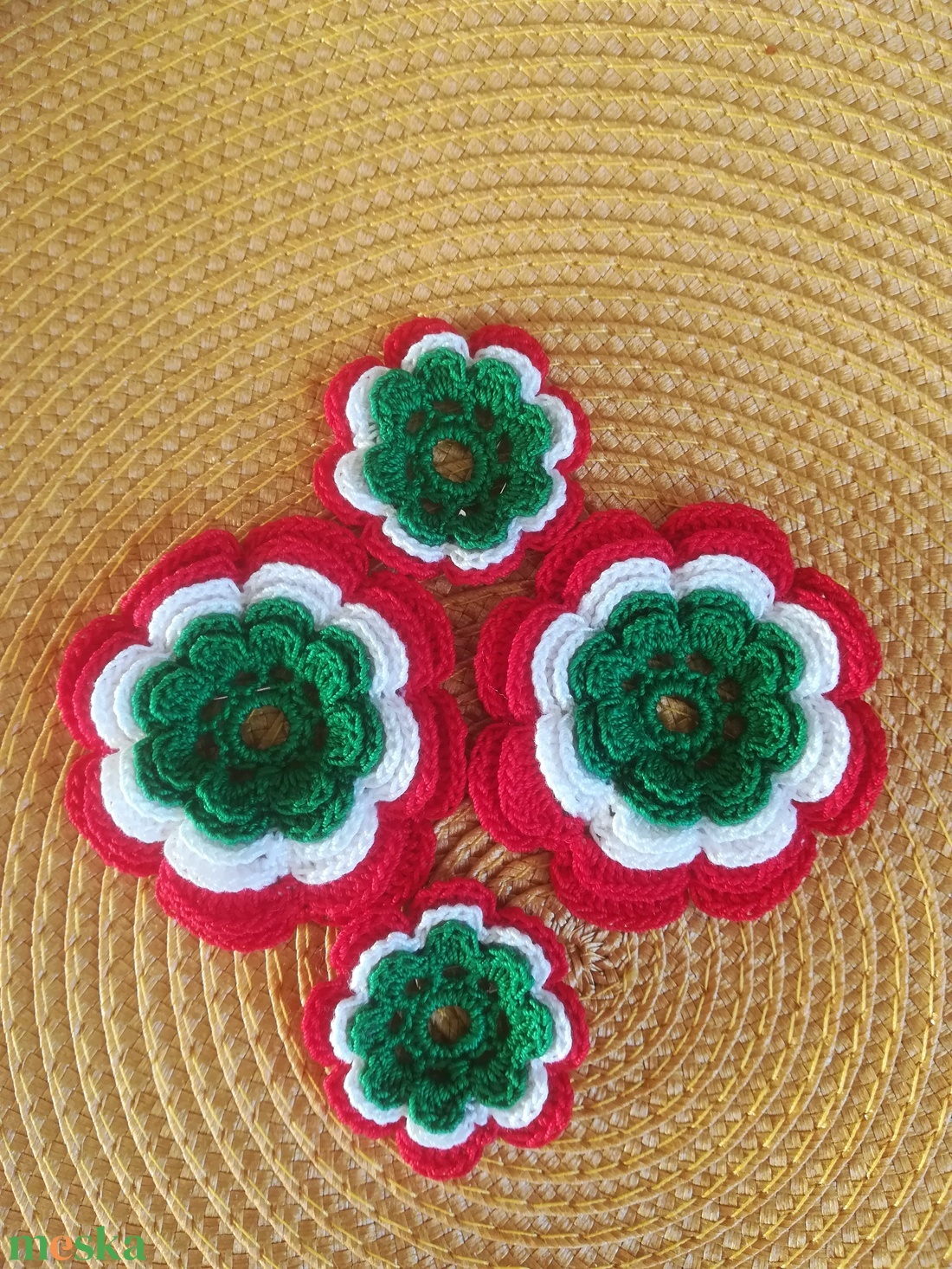 Horgolt kokárda családi csomag  - ékszer - kitűző és bross - Meska.hu