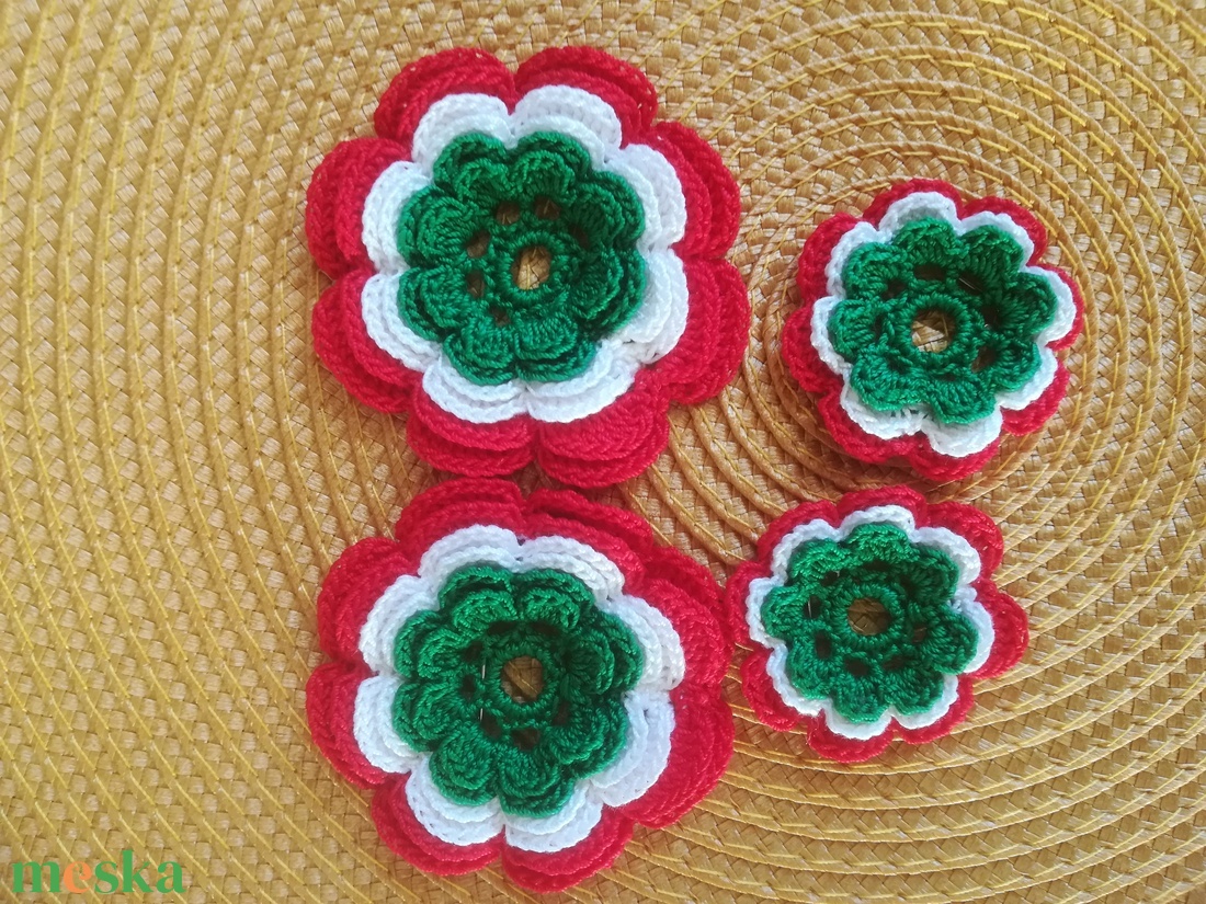 Horgolt kokárda családi csomag  - ékszer - kitűző és bross - Meska.hu