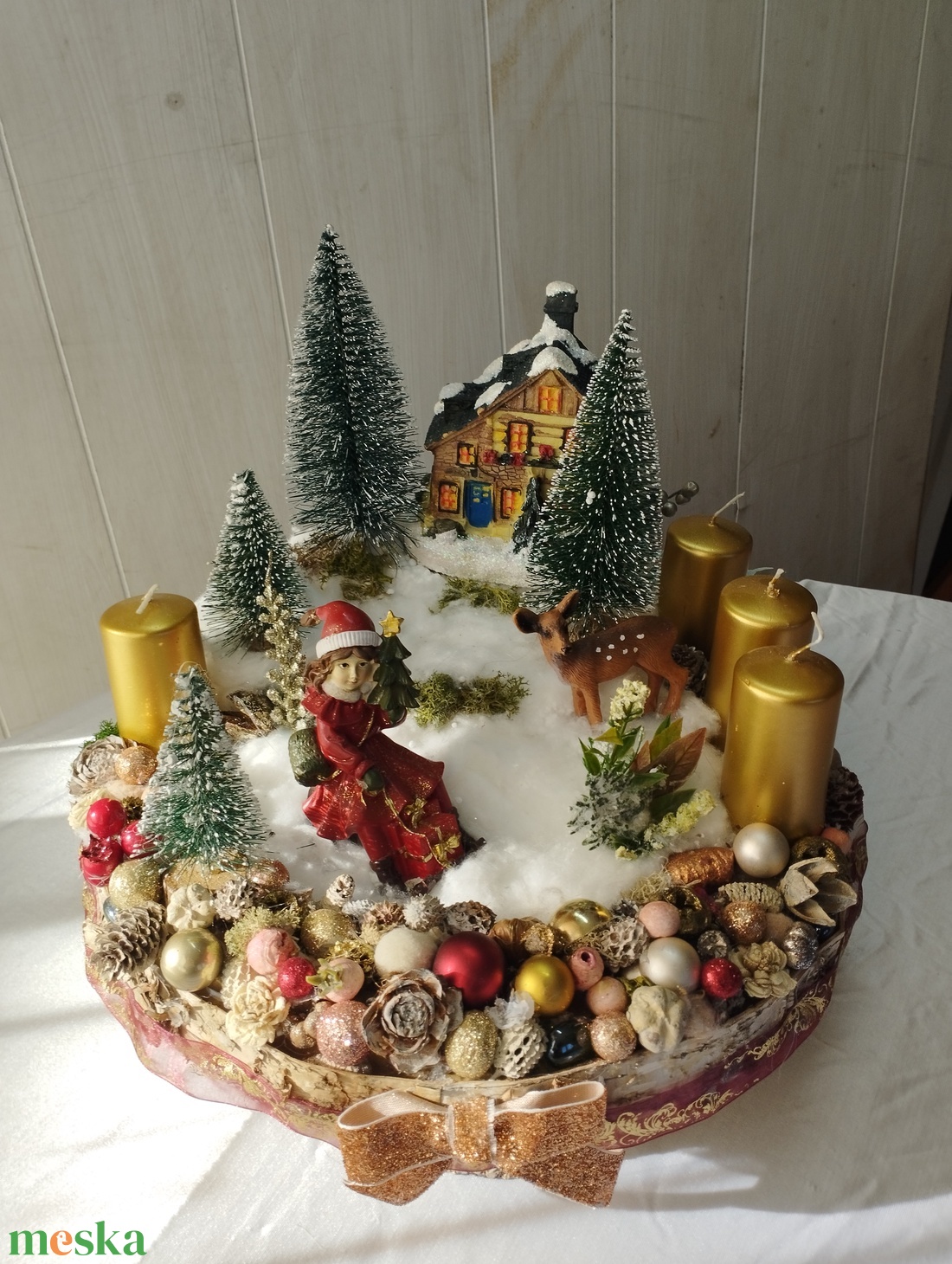 Adventi koszorú piros arany, szánkózó kislány - karácsony - adventi díszek - adventi koszorú - Meska.hu Adventi koszorú piros arany, szánkózó kislány - karácsony - adventi díszek - adventi koszorú - Meska.hu