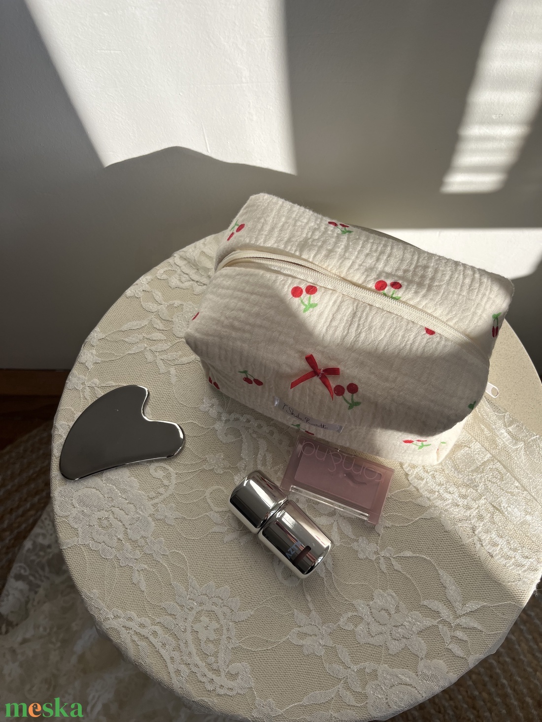 'Margot' Beauty Bag pamut cseresznyés neszesszer piros masnival - táska & tok - neszesszer - Meska.hu