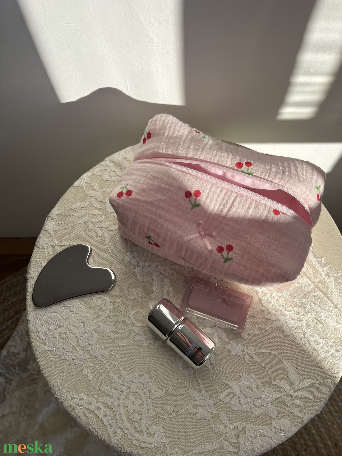 'Clara' Beauty Bag pamut cseresznyés neszesszer rózsaszín masnival - táska & tok - neszesszer - Meska.hu