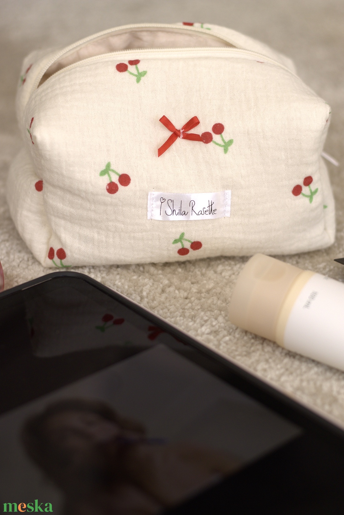 'Margot' Beauty Bag pamut cseresznyés neszesszer piros masnival - táska & tok - neszesszer - Meska.hu