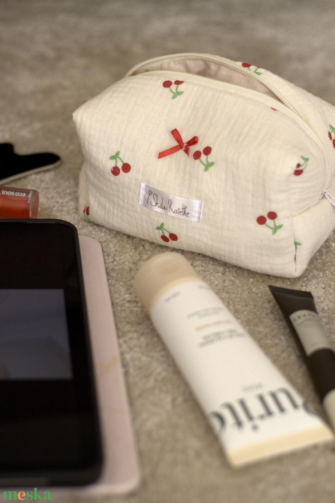 'Margot' Beauty Bag pamut cseresznyés neszesszer piros masnival - táska & tok - neszesszer - Meska.hu