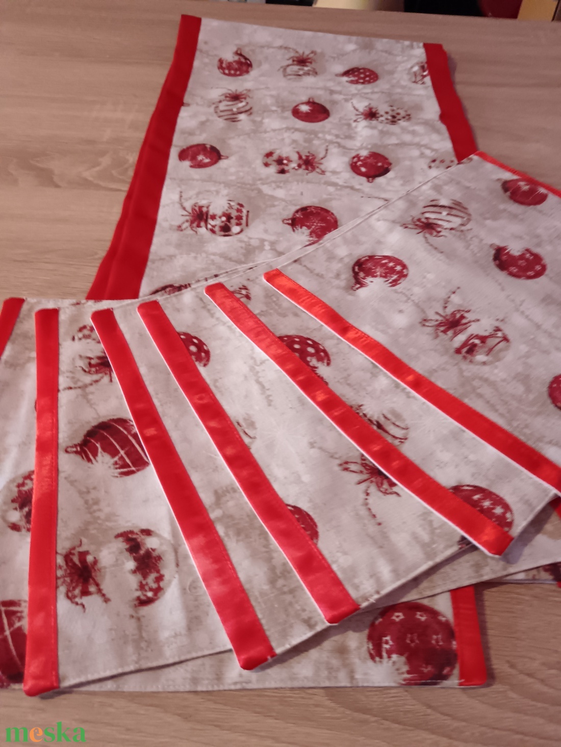 Karácsonyi futó 6 db-os tányéralátéttel  - karácsony - karácsonyi lakásdekoráció - ünnepi asztaldekoráció - Meska.hu