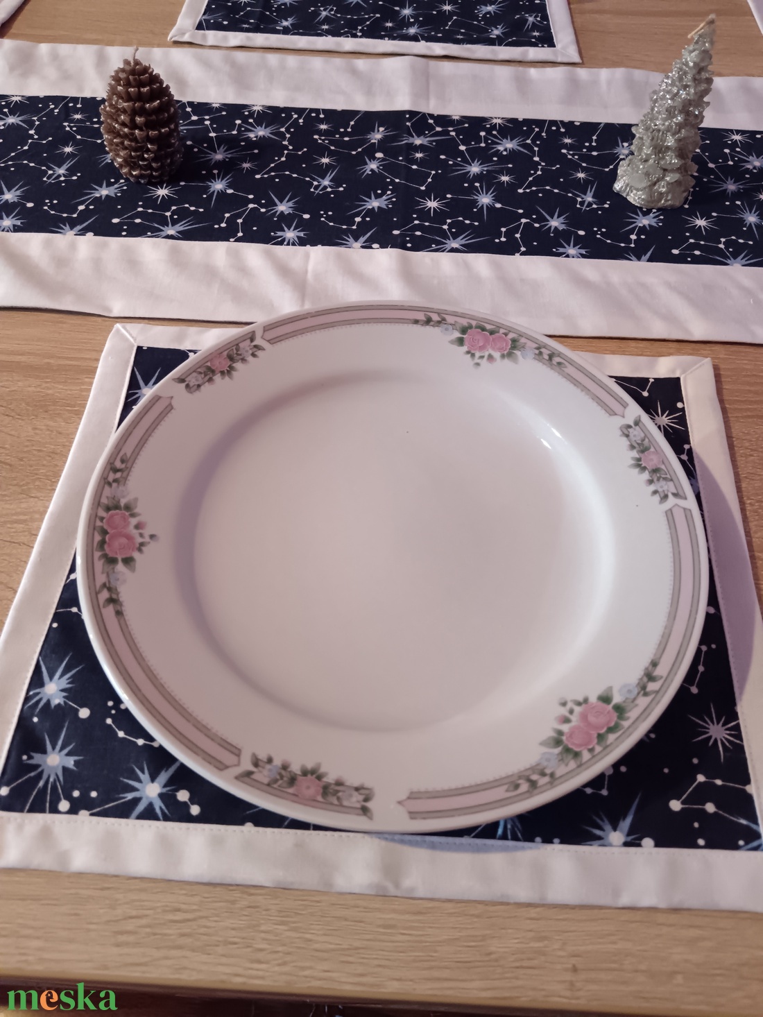 Karácsonyi futó 6 db-os tányéralátéttel  - karácsony - karácsonyi lakásdekoráció - ünnepi asztaldekoráció - Meska.hu