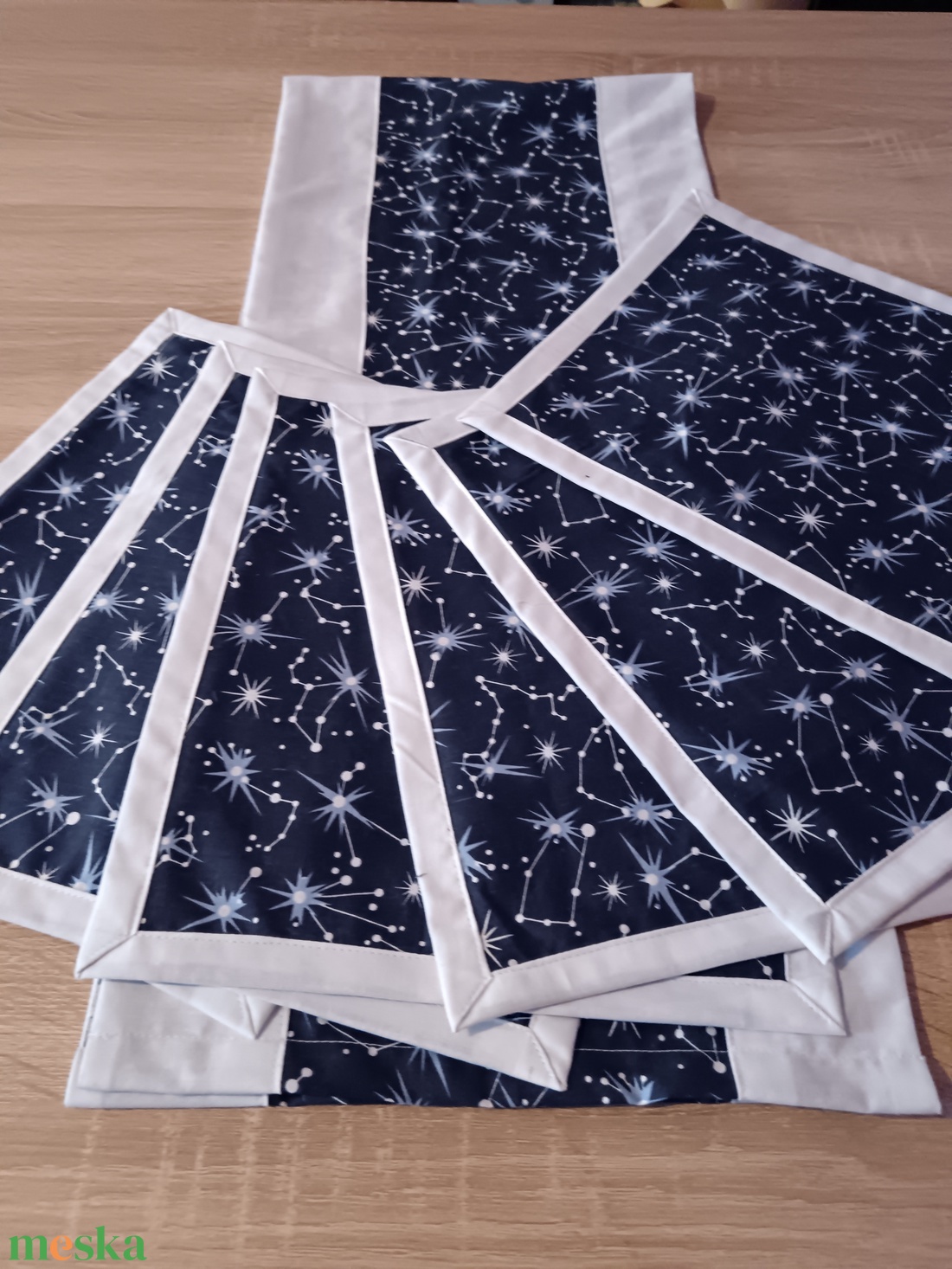 Karácsonyi futó 6 db-os tányéralátéttel  - karácsony - karácsonyi lakásdekoráció - ünnepi asztaldekoráció - Meska.hu