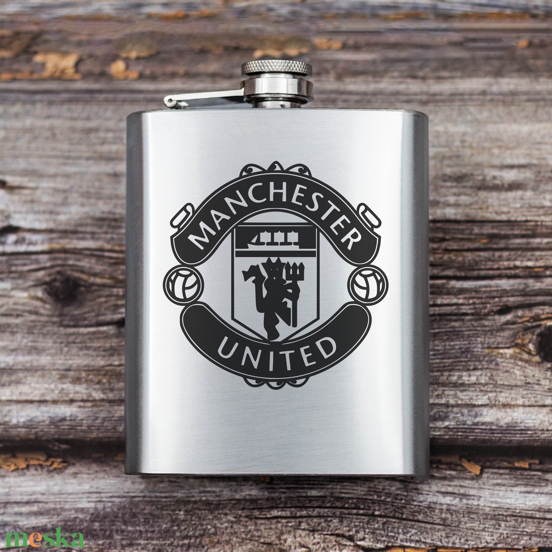 Gravírozott fém flaska - Manchester United - otthon & életmód - konyhafelszerelés, tálalás - flaska, csatos üveg - Meska.hu Gravírozott fém flaska - Manchester United - otthon & életmód - konyhafelszerelés, tálalás - flaska, csatos üveg - Meska.hu