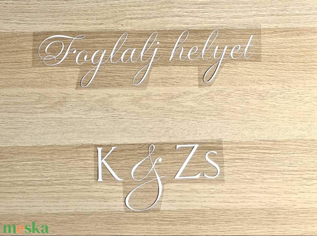 Foglalj helyet és monogram  Elegáns matrica ültetési táblához - esküvő - dekoráció - tábla & jelzés - Meska.hu