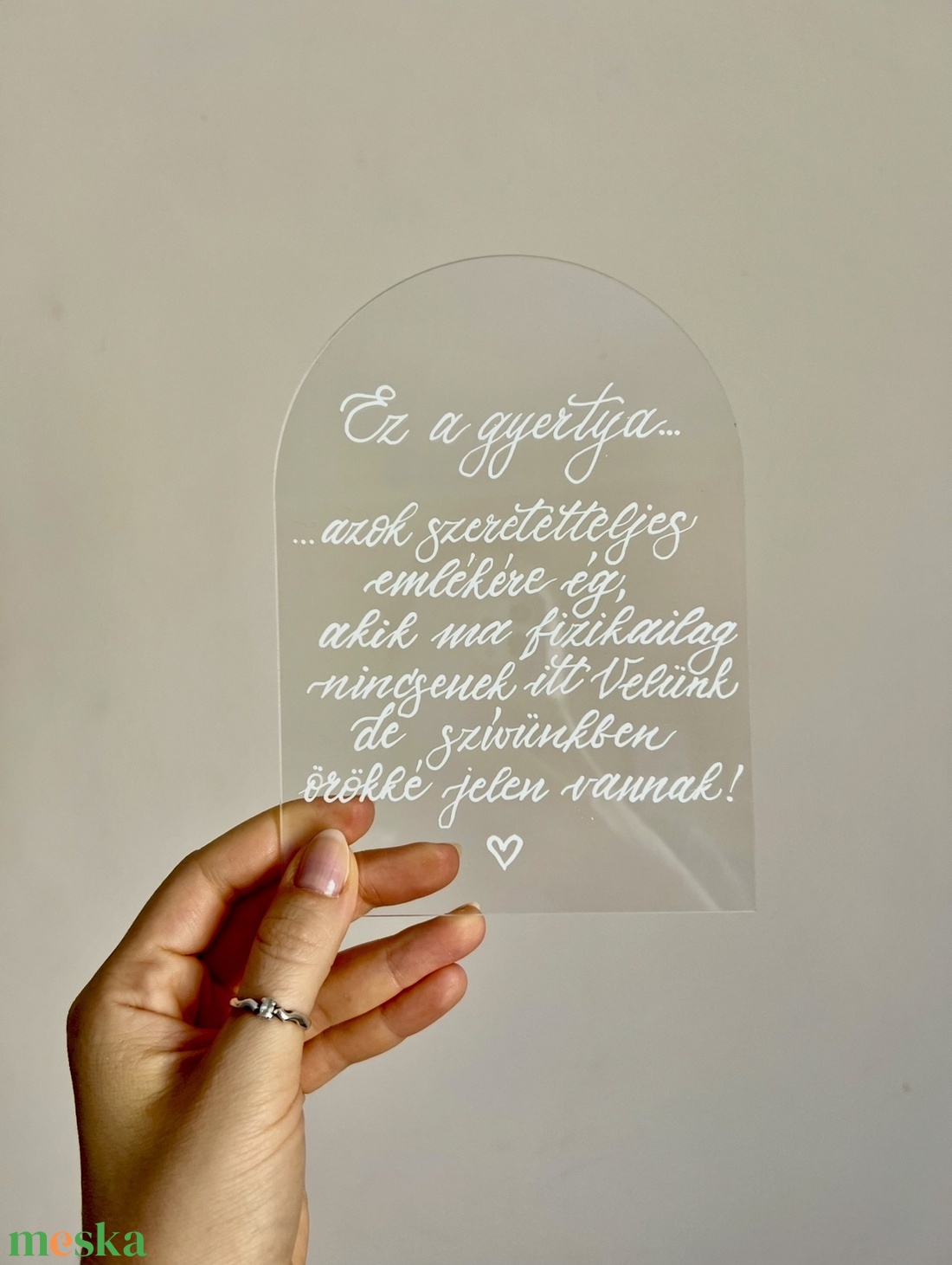 Kalligrafikus plexi emléktábla szeretteink tiszteletére - esküvő - emlék & ajándék - köszönőajándék - Meska.hu